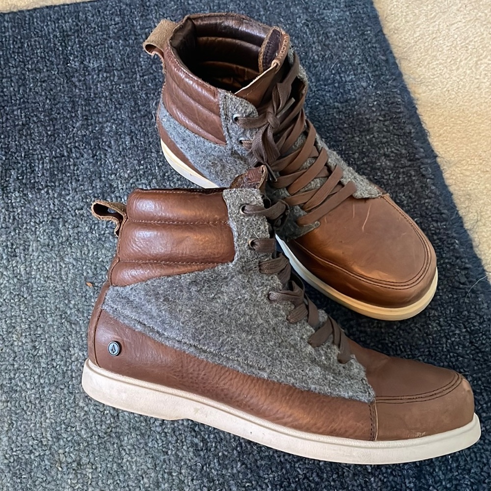 Volcom Boots size 10